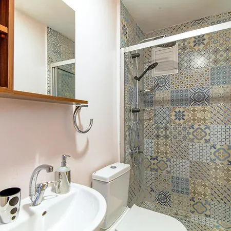 Chic Studio Flat With Shared Terrace In Beyoglu Apartmán